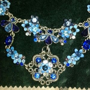 Vintage Blue Crystal Stoned necklace